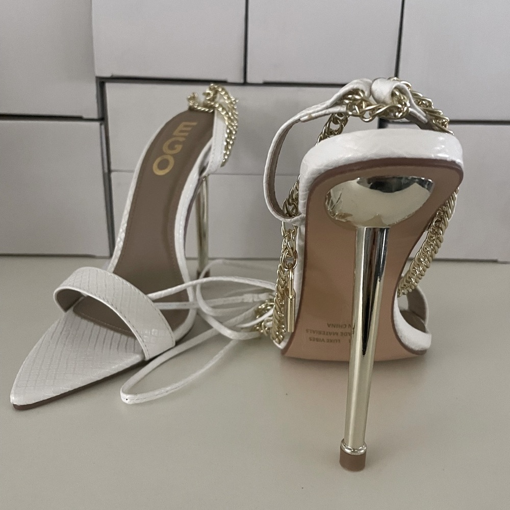 ♥️ White Snake Print Faux Leather Chain Padlock Detail Heels Size 6 New w/Box!